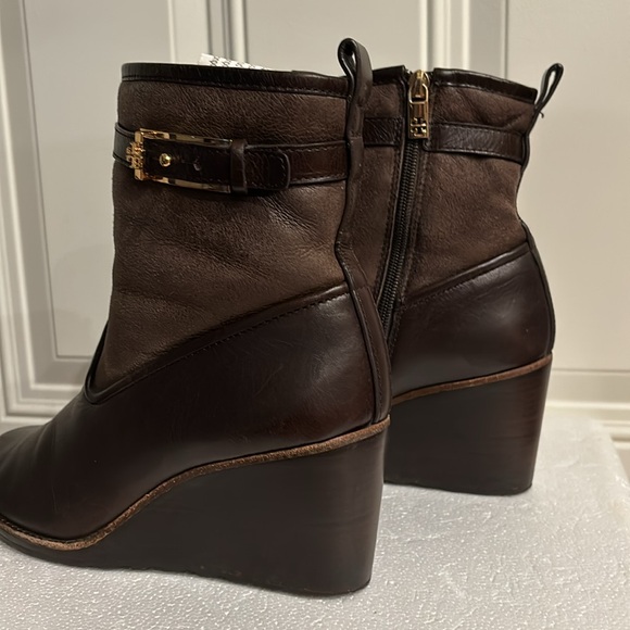 TORY BURCH PRIMROSE SHERPA LINED WEDGE HEEL LEATHER BOOTS - Picture 12 of 16